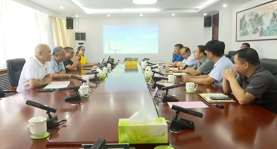 艾米與中科院專家交流.jpg